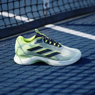 Damen Tennisschuhe adidas Avacourt 2 GRESPA/CBLACK