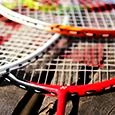 Erlernen Sie die Unterschiede, der mehr als 100 Yonex Badmintonschläger