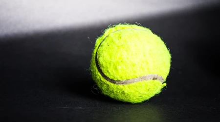 Neue vs. gespielte Tennisbälle. Mit welchen spielt man besser?