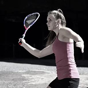 Michaela Čepová se squashovou raketou Tecnifibre Carboflex X-Speed 125 NS