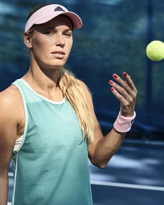 Caroline Wozniacki in T-Shirt adidas Parley Tank Blue/White