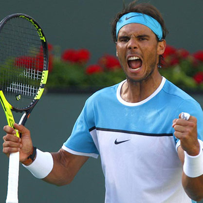 Rafael Nadal s tenisovou raketou Babolat Aero